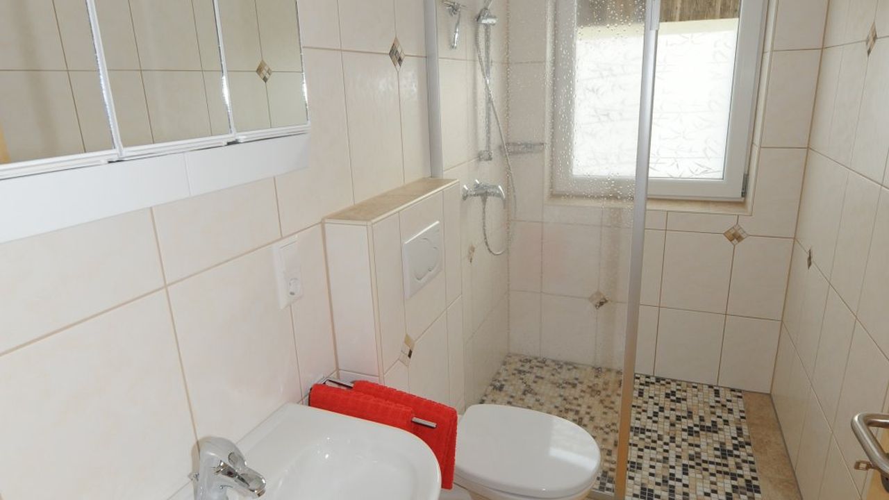 "Fewo Leonie" Badezimmer "Fewo Leonie" Badezimmer